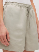 Lade das Bild in den Galerie-Viewer, Yoko Shorts | Edited
