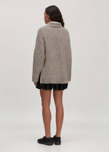 Lade das Bild in den Galerie-Viewer, Laiani Jumper Taupe | Edited
