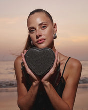 Lade das Bild in den Galerie-Viewer, Midi Heart Bag Crystal Black | Weat Studio
