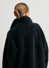 Lade das Bild in den Galerie-Viewer, Teddyjacke "Pernille" Schwarz | WithBlack
