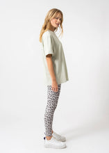 Lade das Bild in den Galerie-Viewer, BF T-Shirt Positiv Soft Green | OH APRIL
