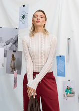 Lade das Bild in den Galerie-Viewer, Zahara Lace Longsleeve Off White | Oh April
