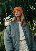Lade das Bild in den Galerie-Viewer, Blouson &quot;FEM&quot; | Colourful Rebel
