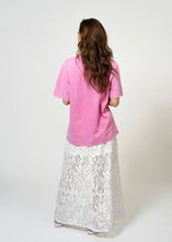 Lade das Bild in den Galerie-Viewer, Boyfriend T-Shirt Cherish | Fuchsia Acid
