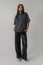Lade das Bild in den Galerie-Viewer, Boyfriend T-Shirt Era Dark Iron | OH APRIL
