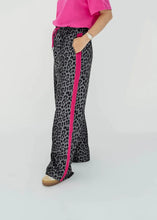 Lade das Bild in den Galerie-Viewer, Piece of the Week! Kael Trackpants Leo Grey | Oh April - Retoure ausgeschlossen als POTW

