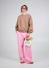 Lade das Bild in den Galerie-Viewer, Regular Sweater Croissant Almond Mist | Oh April
