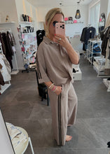 Lade das Bild in den Galerie-Viewer, Hose Carol Stripes | Taupe
