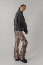 Lade das Bild in den Galerie-Viewer, OV Sweater Bloom Dark Iron | OH APRIL
