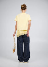 Lade das Bild in den Galerie-Viewer, Ella Boxy T-Shirt Butter Yelloe Acid | Oh April
