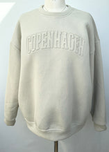 Lade das Bild in den Galerie-Viewer, Sweater &quot;COPENHAGEN&quot; |  Offwhite &amp; Soft Khaki

