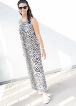 Lade das Bild in den Galerie-Viewer, Langes Leo Kleid | Beige

