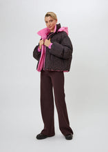 Lade das Bild in den Galerie-Viewer, Nicky Puffer Jacket Candy/Truffle Leo | Oh April
