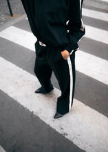 Lade das Bild in den Galerie-Viewer, Vella Trackpants | Colourful Rebel
