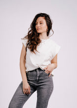 Lade das Bild in den Galerie-Viewer, Basic Shirt mit Flügeln
