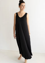 Lade das Bild in den Galerie-Viewer, Flowy Summer Dress „MYKONOS“ | Khaki &amp; Schwarz
