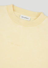 Lade das Bild in den Galerie-Viewer, Ella Boxy T-Shirt Butter Yelloe Acid | Oh April

