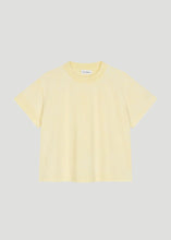 Lade das Bild in den Galerie-Viewer, Ella Boxy T-Shirt Butter Yelloe Acid | Oh April
