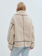 Lade das Bild in den Galerie-Viewer, Ariana Teddy Jacket  | Edited
