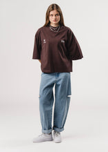 Lade das Bild in den Galerie-Viewer, T-Shirt Cropped Brown | Karo Kauer Label
