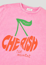 Lade das Bild in den Galerie-Viewer, Boyfriend T-Shirt Cherish | Fuchsia Acid
