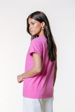 Lade das Bild in den Galerie-Viewer, Uni Logo Boxy Tee Pink | Colourful Rebel
