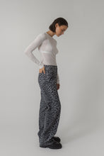 Lade das Bild in den Galerie-Viewer, Kai Denim Leo Grey | OH APRIL
