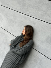 Lade das Bild in den Galerie-Viewer, Geripptes Strickkleid &quot;SUSAN&quot; | Dark Grey
