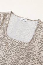 Lade das Bild in den Galerie-Viewer, Kalina Slim Fit T-Shirt Micro Leo Beige | Oh April
