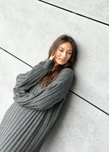 Lade das Bild in den Galerie-Viewer, Geripptes Strickkleid &quot;SUSAN&quot; | Dark Grey

