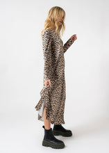 Lade das Bild in den Galerie-Viewer, Rory Plissee Dress Leo
