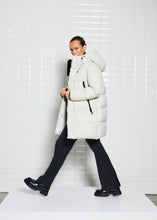 Lade das Bild in den Galerie-Viewer, 3/4 Pufferjacke „Abby“ Grey Sugar  | Withblack
