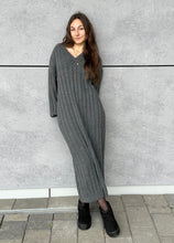 Lade das Bild in den Galerie-Viewer, Geripptes Strickkleid &quot;SUSAN&quot; | Dark Grey
