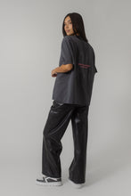 Lade das Bild in den Galerie-Viewer, Boyfriend T-Shirt Era Dark Iron | OH APRIL
