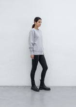 Lade das Bild in den Galerie-Viewer, Sweater "ASHI" unisex | Outryght, Grau &amp; Schwarz
