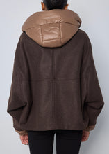 Lade das Bild in den Galerie-Viewer, Jacke mit abnehmbarer Kapuze | Mokka
