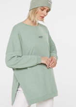 Lade das Bild in den Galerie-Viewer, Sweatshirt in Salbei | Senses.The Label
