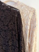 Lade das Bild in den Galerie-Viewer, Spitzenshirt mit Turtleneck | 3 Farben
