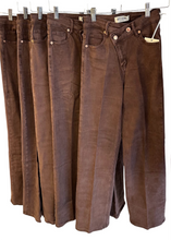 Lade das Bild in den Galerie-Viewer, Asymmetrische Jeans Kate | Braun
