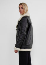 Lade das Bild in den Galerie-Viewer, Aviator Jacke &quot;ICON&quot; | WithBlack
