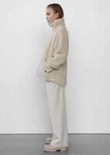 Lade das Bild in den Galerie-Viewer, Teddyjacke &quot;PILE&quot; | WithBlack
