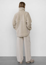 Lade das Bild in den Galerie-Viewer, Teddyjacke &quot;PILE&quot; | WithBlack
