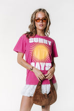 Lade das Bild in den Galerie-Viewer, Sunny Days T-Shirt | Colourful Rebel
