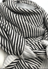 Lade das Bild in den Galerie-Viewer, XL Mousselintuch &quot;HAPPY STRIPES&quot;
