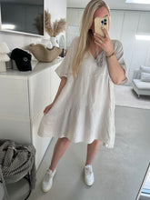 Lade das Bild in den Galerie-Viewer, Tunikakleid aus Musselin | Light Beige
