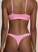 Lade das Bild in den Galerie-Viewer, The Everyday Triangle Bralette Rosa | Oh April x Saint Sass
