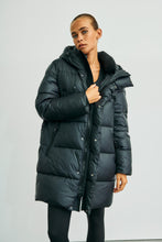Lade das Bild in den Galerie-Viewer, 3/4 Pufferjacke „Abby“ Black  | Withblack
