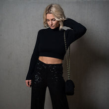 Lade das Bild in den Galerie-Viewer, Longsleeve Crop Top | Schwarz
