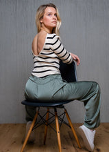 Lade das Bild in den Galerie-Viewer, Soft Silky Hose | Khaki
