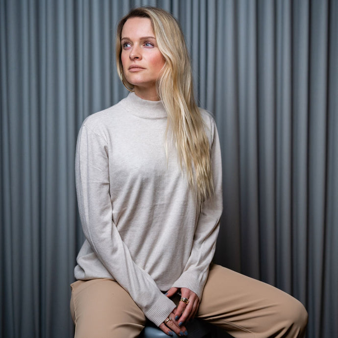 Basic Turtle Neck Pullover | Light Beige